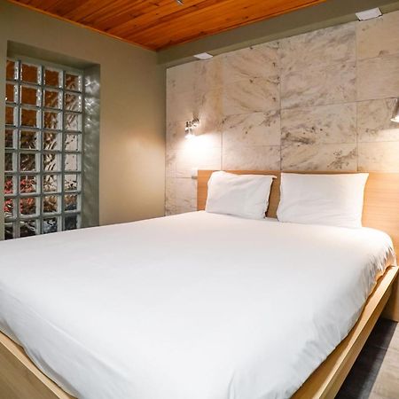 Cosmopolitan Chiado Apartment By Lovelystay 리스본 외부 사진