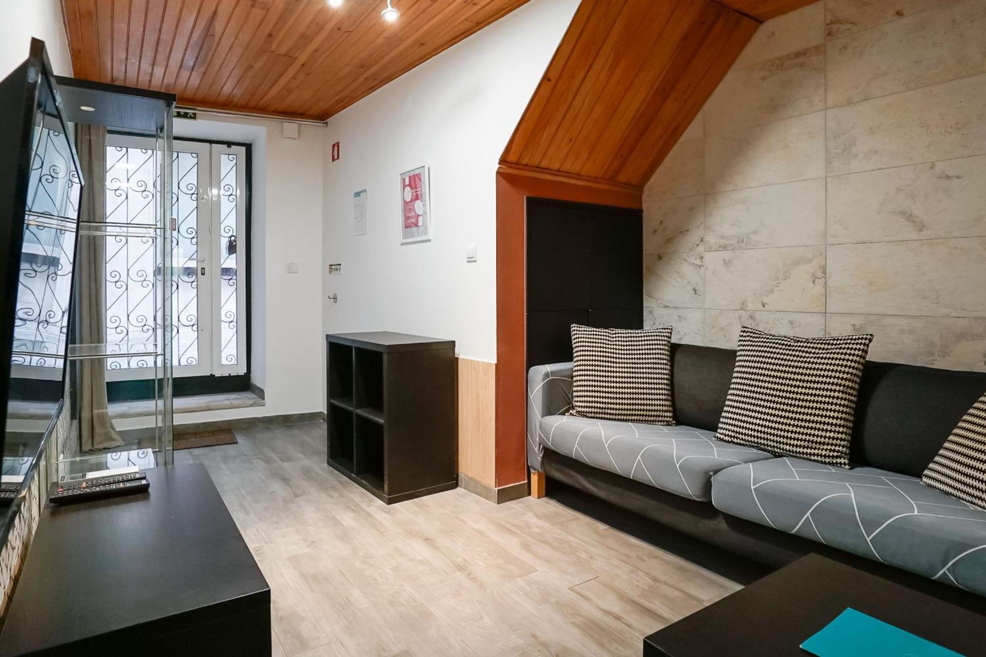 Cosmopolitan Chiado Apartment By Lovelystay 리스본 외부 사진